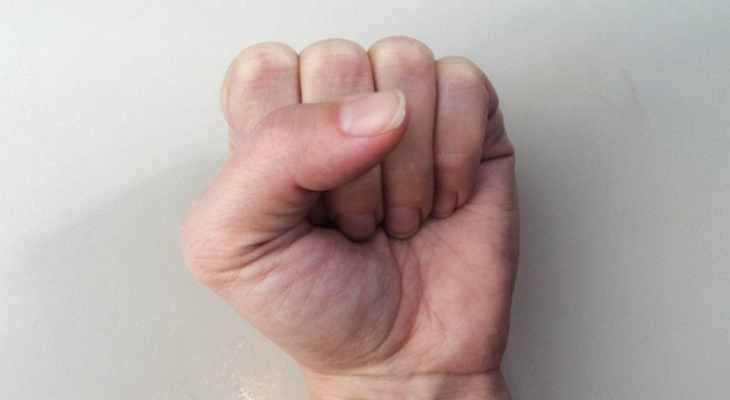 DIMMI-COME-CHIUDI-IL-PUGNO-E-TI-DIRO-CHI-SEI-2