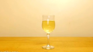 Trucco per raffreddare il vino bianco rapidamente