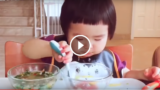 Questa bimba cinese che mangia sta facendo discutere il mondo intero