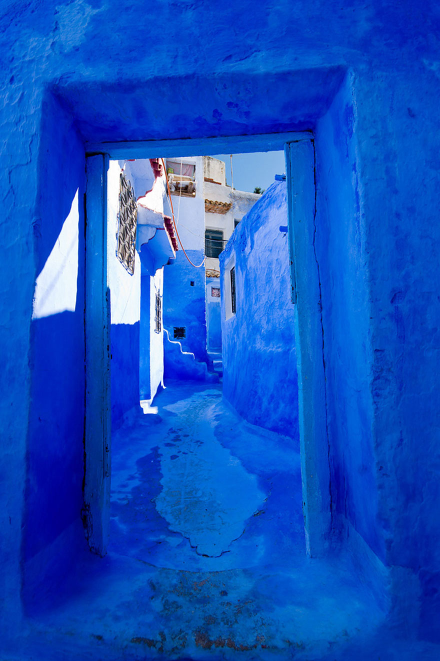 blue-streets-of-chefchaouen-morocco-13