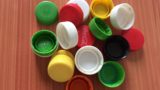 9 modi stupefacenti di utilizzare i tappi delle bottiglie di plastica