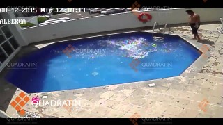 Video terrificante: Messico, getta la figliastra ripetutamente in piscina e la piccola muore annegata