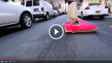 Aladino sul Tappeto Magico per le strade di New York sta facendo impazzire tutti! [VIDEO]